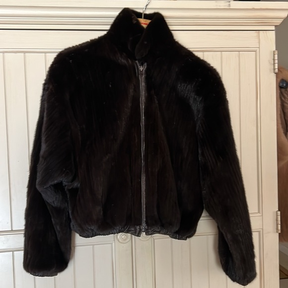 Men’s or Women’s Reversible Bomber Jacket
Ranch Mink & Soft Leather Worn Twice! - Picture 2 of 4